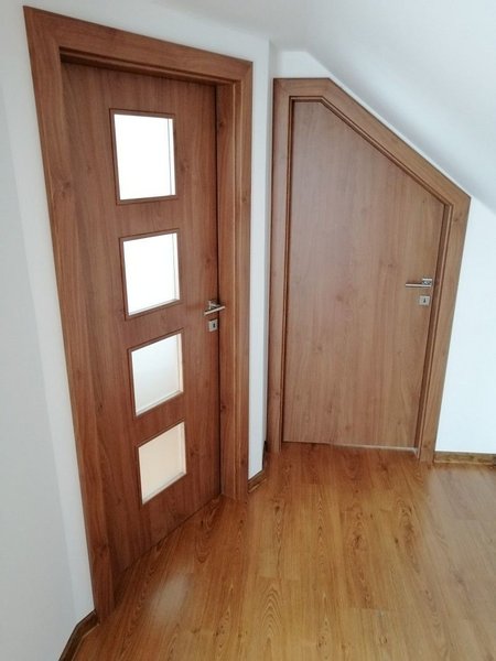 Výroba kvalitných laminátových dvier aj v atypických rozmeroch priamo na mieru